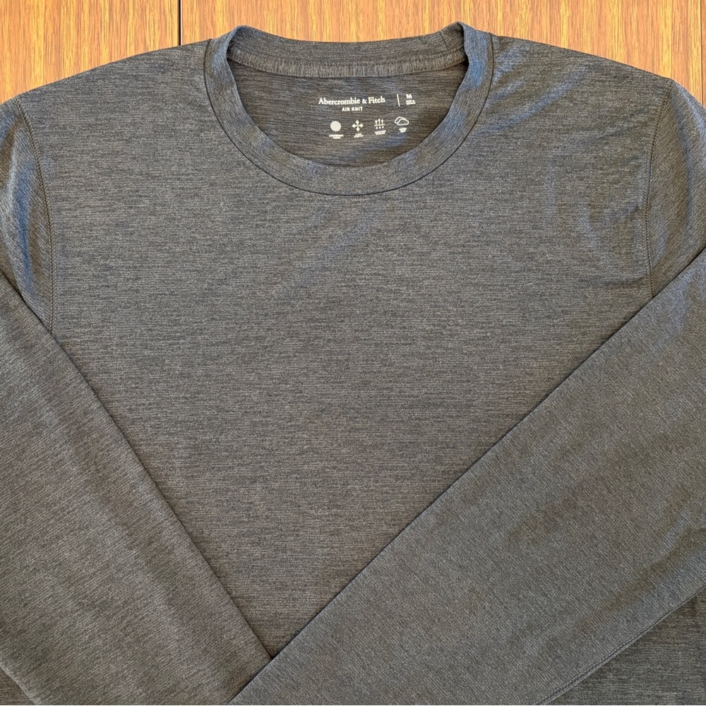 Abercrombie & Fitch Gray Long Sleeve Tee